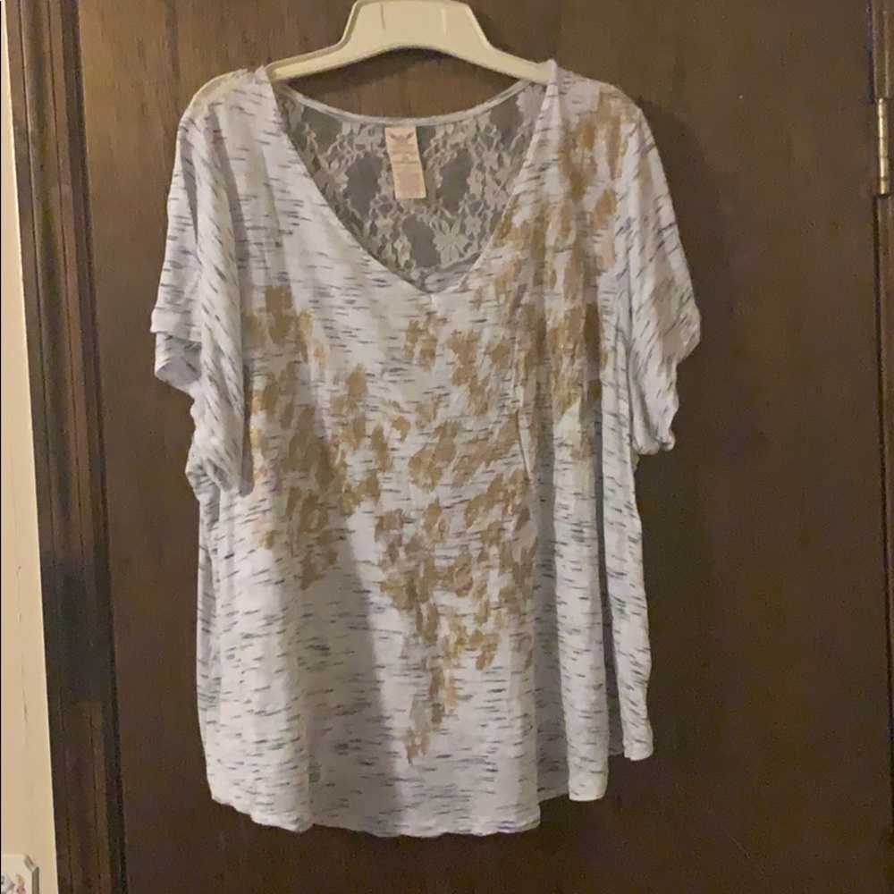 SUPER CUTE WHITE FANCY TEE